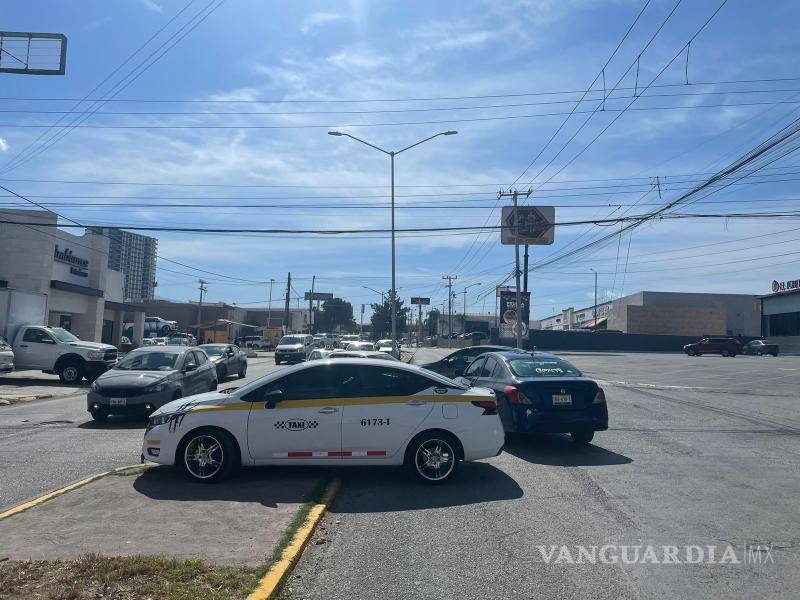 $!Pasadas las 14:00 horas, la aseguradora y los taxistas llegaron a un acuerdo.