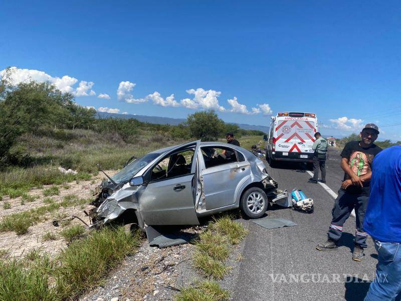 $!Testigos que pasaban por el lugar dieron aviso al 911, movilizando a la Guardia Nacional y a bomberos de Ramos Arizpe al sitio del siniestro.