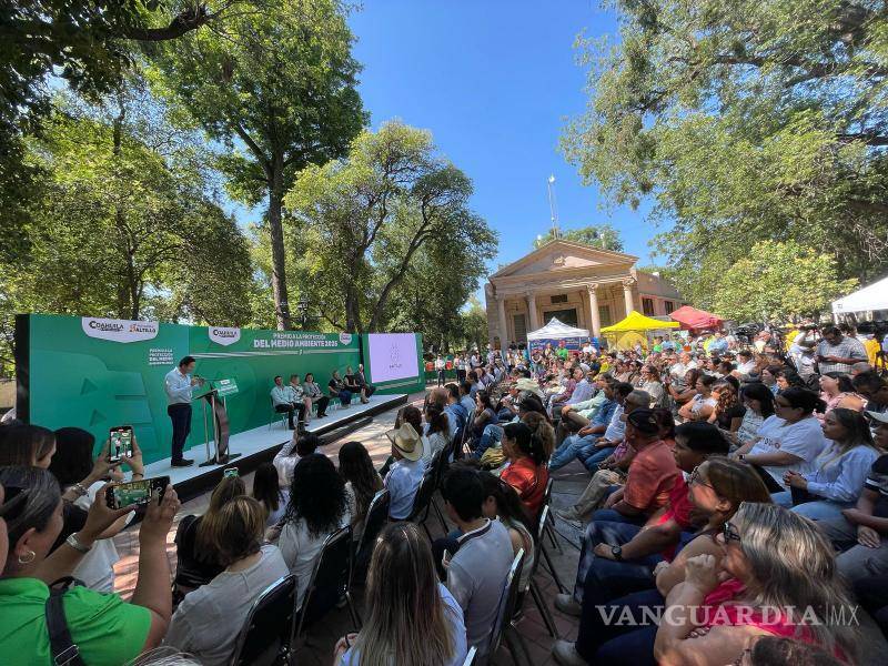 $!Durante el evento en la Alameda Zaragoza, el alcalde Javier Díaz reiteró que su administración trabaja en proyectos ambientales permanentes, más allá de fechas conmemorativas.