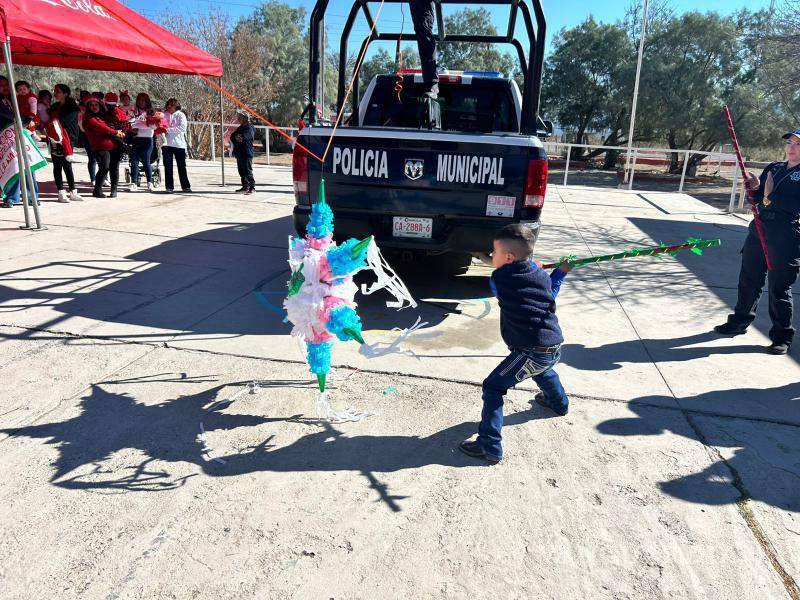 $!Los pequeñines quebraron una piñata.