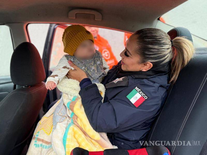 $!Abandona a bebé en el auto durante 20 minutos para buscar gasolina en Nuevo León