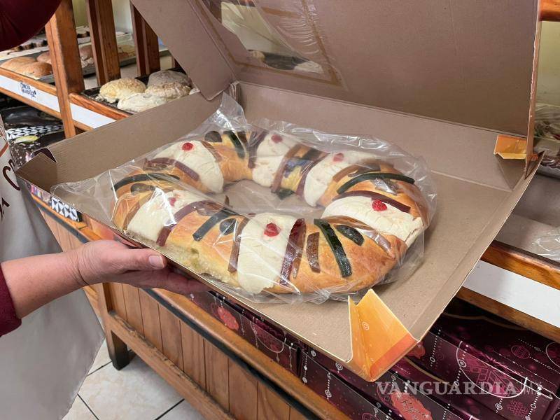 $!Más allá de las nuevas versiones, las panaderías tradicionales preservan la esencia de la Rosca de Reyes como ritual colectivo.