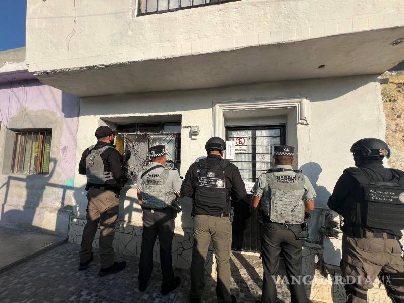 $!Durante el operativo, efectuado con apoyo de la Guardia Nacional, autoridades federales localizaron mariguana y metanfetamina, así como equipo presuntamente utilizado para la dosificación de sustancias ilícitas.
