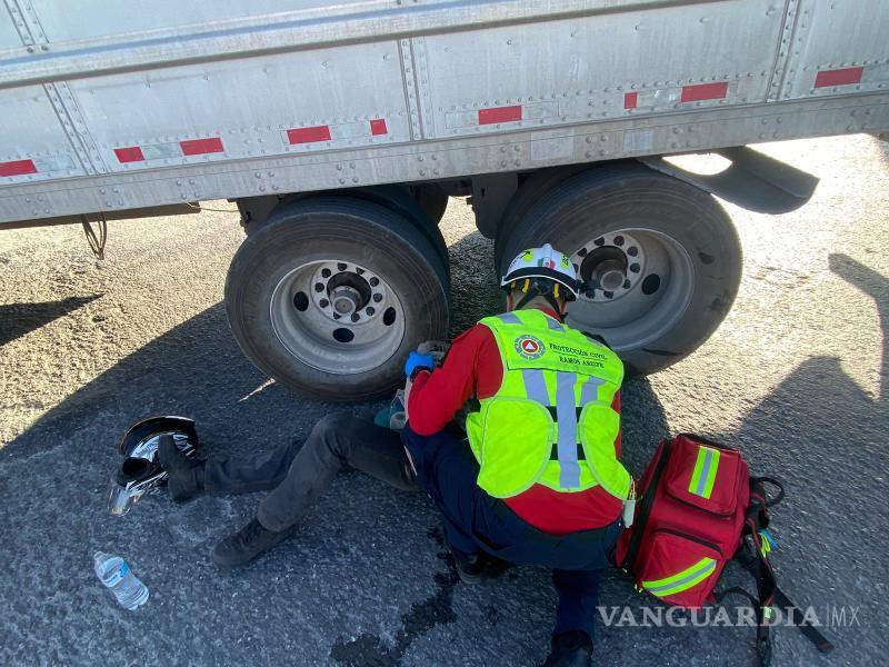 $!El lesionado fue trasladado a la Clínica 2 del IMSS para recibir atención médica tras el accidente.
