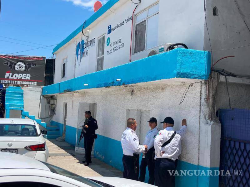 $!Autoridades sanitarias clausuraron el anexo tras detectar hacinamiento, falta de permisos y ausencia de supervisión médica durante una inspección.
