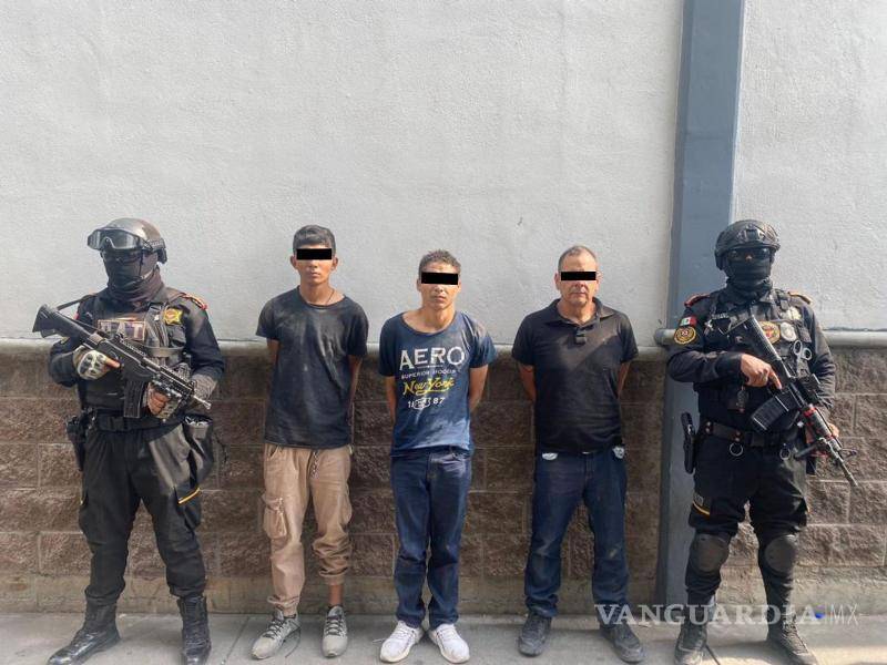 $!Entre los tres detenidos adultos hay un hombre de 53 años que es originario de Piedras Negras, Coahuila,
