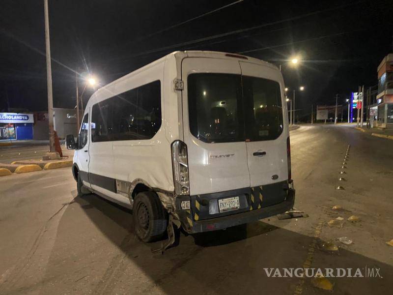 $!El transporte de personal casi no sufrió daños.