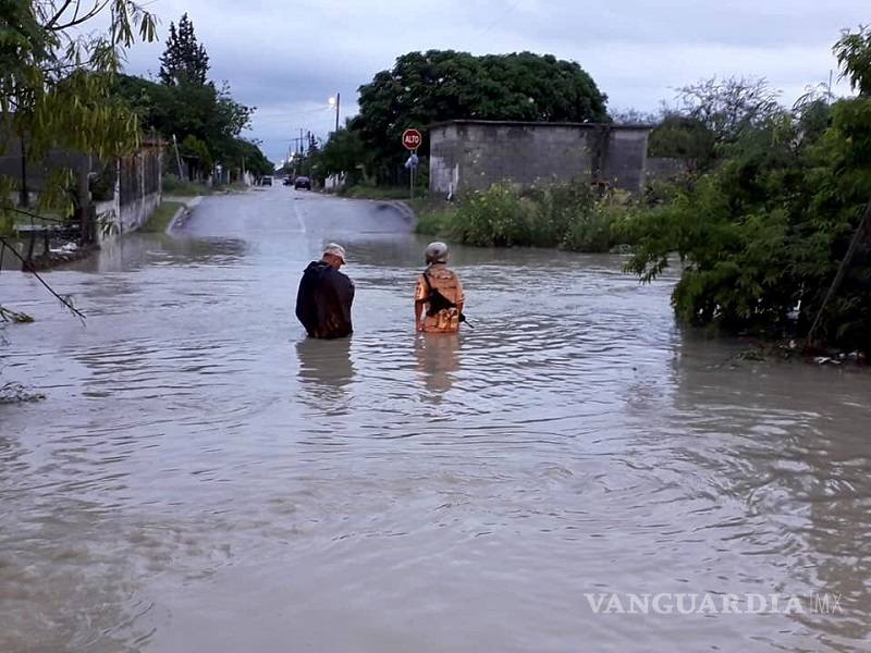 $!Caos vial en Acuña por tormenta; reportan acumulamiento de agua en varios sectores de la ciudad