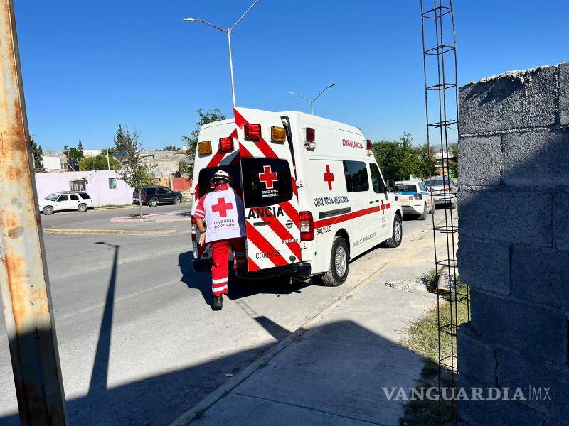 $!El afectado fue llevado a una institución médica donde se le realizó una revisión más detallada para descartar fracturas y determinar la gravedad de la lesión sufrida.