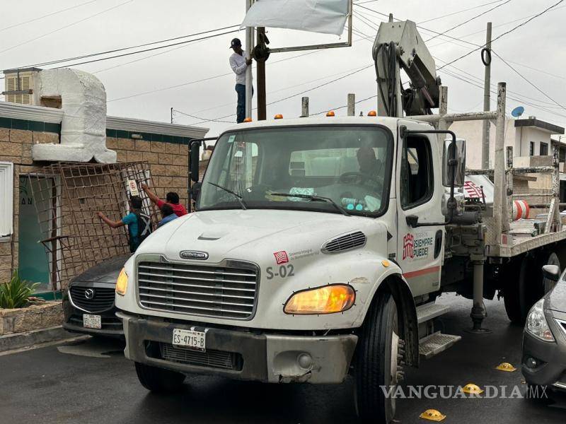 $!A raíz de denuncias ciudadanas se han atendido casos de negocios o personas ocupando la banqueta, por lo que se inicia un procedimiento.