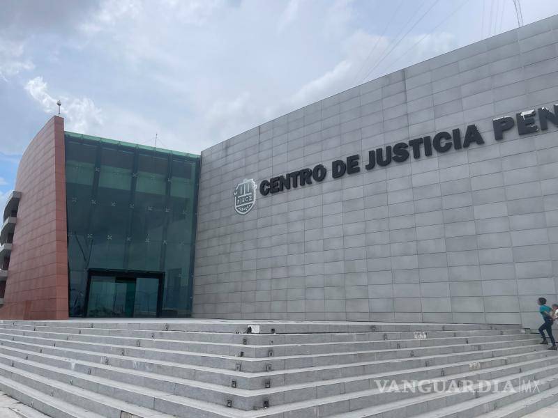 $!La jueza determinó que el acusado enfrente el proceso en prisión ante el riesgo de que pueda sustraerse de la justicia.