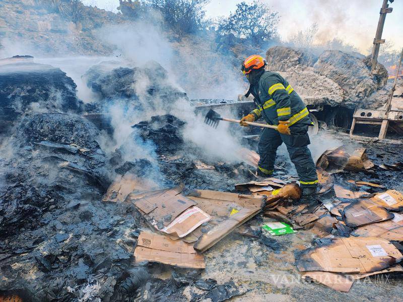 $!Choque e incendio de tráileres deja una persona con quemaduras en el 98% de su cuerpo, en NL