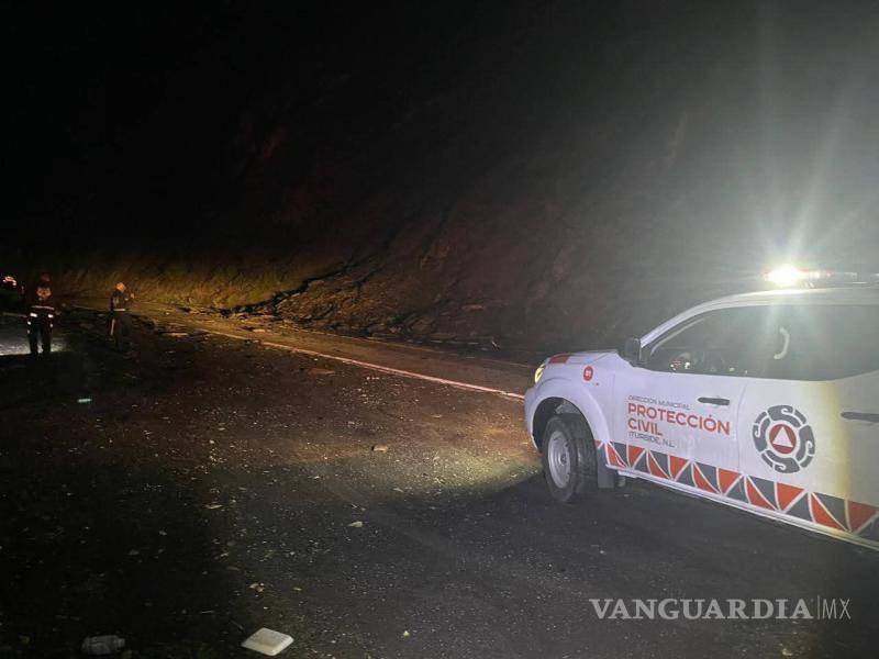 $!Reportan cierres parciales en la carretera Iturbide a Linares por deslaves