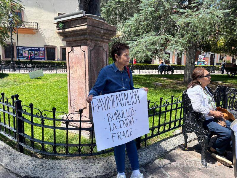 $!Mujeres y adultos mayores encabezaron la protesta pacífica en el centro de la ciudad.