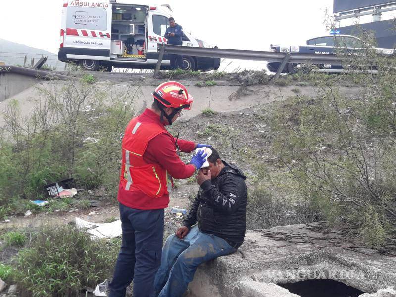 $!El hombre fue trasladado a la Clínica Dos del IMSS.