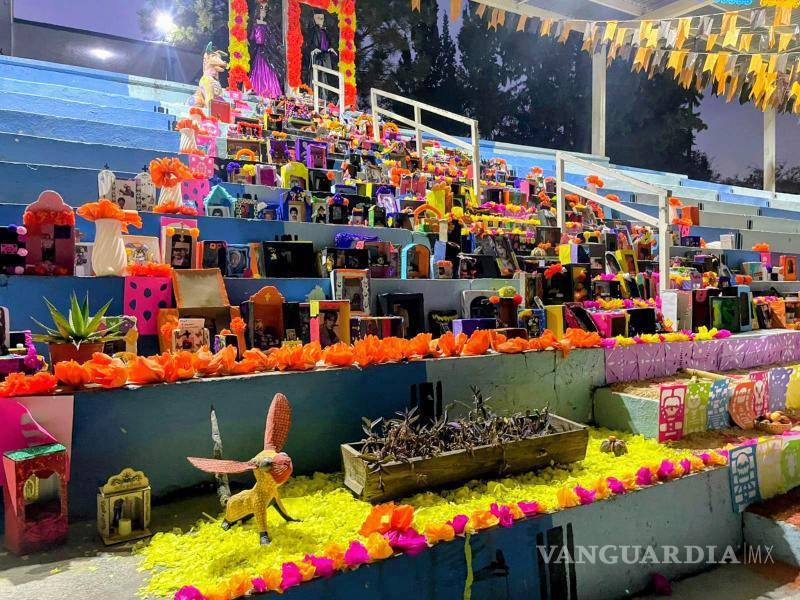 $!La tradición de ofrendar a animales es reciente, pero se inspira en la cosmovisión prehispánica, donde animales como el xoloitzcuintle guiaban las almas al Mictlán.