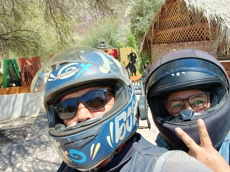 $!La pareja lleva seis años compartiendo carretera y actualmente realiza su segunda vuelta por el país.