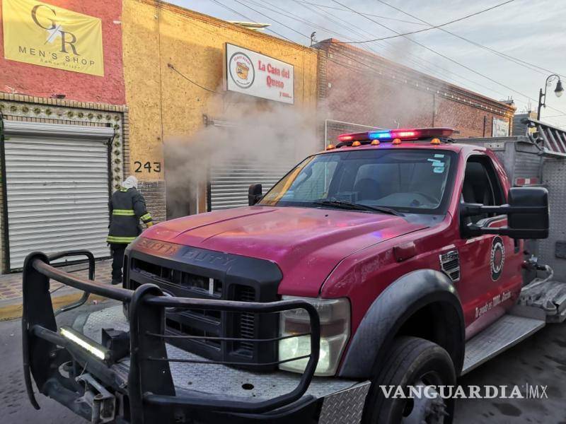 $!Un negocio en Ramos Arizpe fue consumido por las llamas debido a un cortocircuito en la cocina, sin causar heridos pero generando daños materiales.