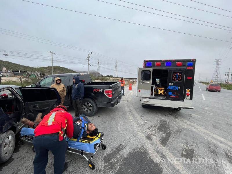 $!Bomberos y una ambulancia privada atendieron a los lesionados.