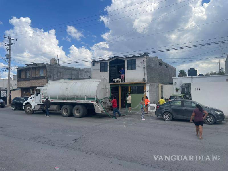 $!Habitantes señalaron que las pipas no han sido suficientes para atender la demanda en el sector.