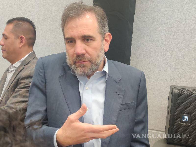 $!Posterior a la conferencia ante el alumnado ofreció una rueda de prensa a representantes de los medios de comunicación.