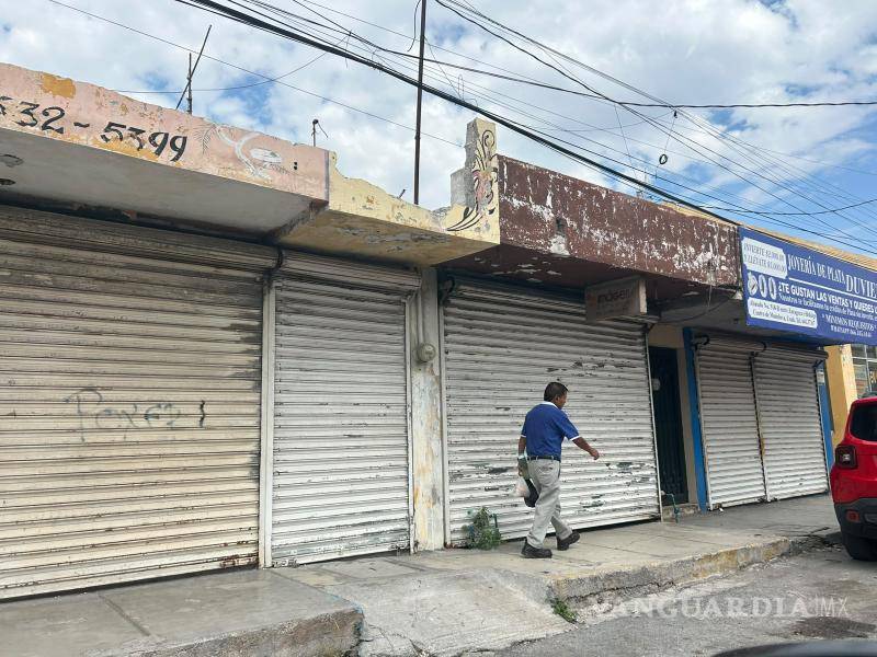 $!Comercios cerrados en el centro de Monclova reflejan la falta de circulante y la pérdida del poder adquisitivo tras la paralización de la siderúrgica.