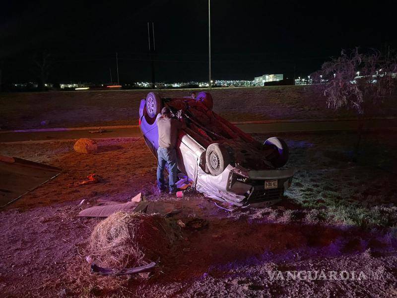 $!Aunque el auto quedó deshecho, el conductor solo resintió ligeras lesiones.