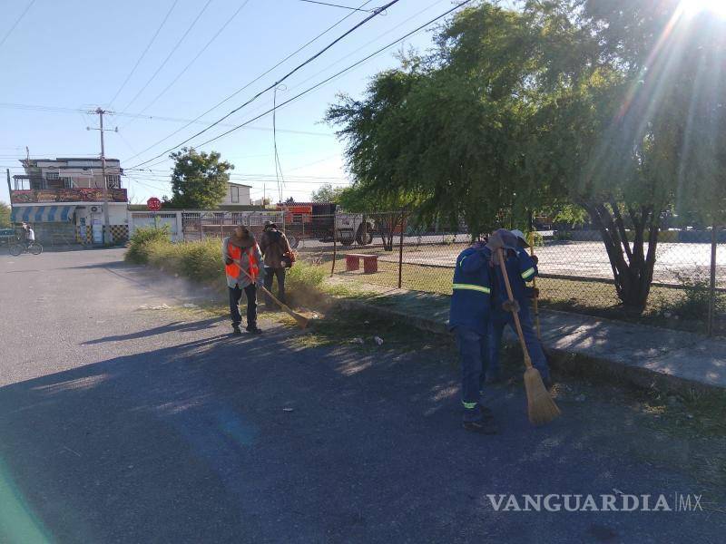 $!Cuadrillas se dedicaron a limpiar espacios públicos de riesgo.