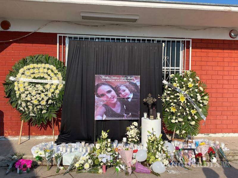 $!Homenaje a la maestra y su hijo menor que murieron durante un accidente carretero.