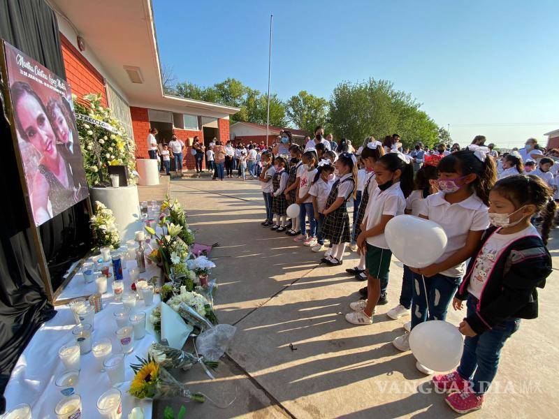 $!Homenaje a la maestra Cristina.