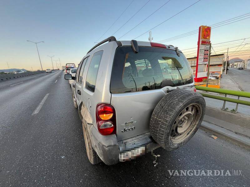 $!El accidente ocurrió en el periférico Luis Echeverría Álvarez, a la altura de la calle Manuel Pérez Treviño.