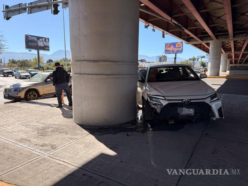 $!Ninguno de los conductores resultó lesionado, aunque el percance dejó daños considerables en ambos vehículos.