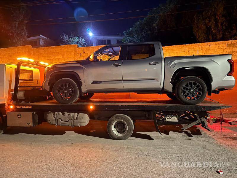 $!La Toyota Tundra fue localizada en Ramos Arizpe un día después de que se reportó su robo con violencia en Guadalupe, Nuevo León.