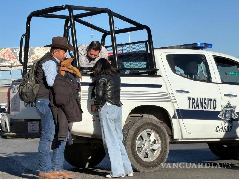 $!Autoridades solicitaron una grúa para retirar las unidades involucradas, mientras las aseguradoras iniciaron el proceso para la reparación de los daños.