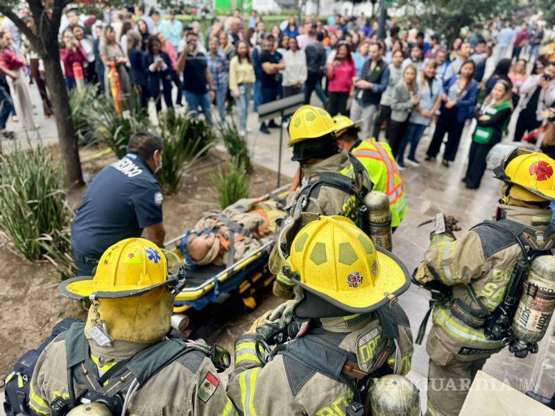 $!El ejercicio busca preparar a los ocupantes para una emergencia real en un contexto de crecimiento vertical.