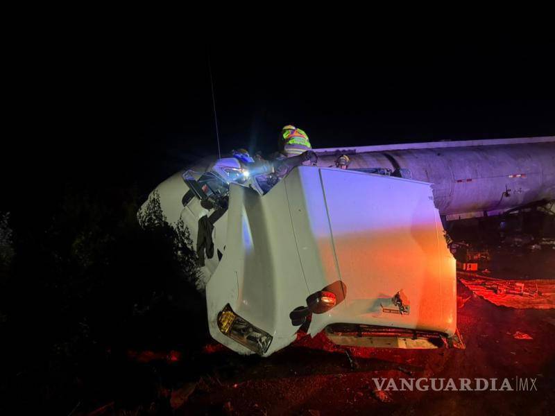$!La Guardia Nacional tomó control de la escena para iniciar las diligencias correspondientes y restablecer la circulación en la carretera afectada.