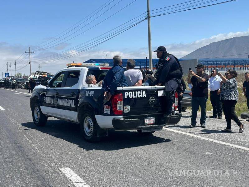 $!Por alterar el orden y bloquear vías de comunicación, nueve extrabajadores de Altos Hornos de México fueron detenidos.