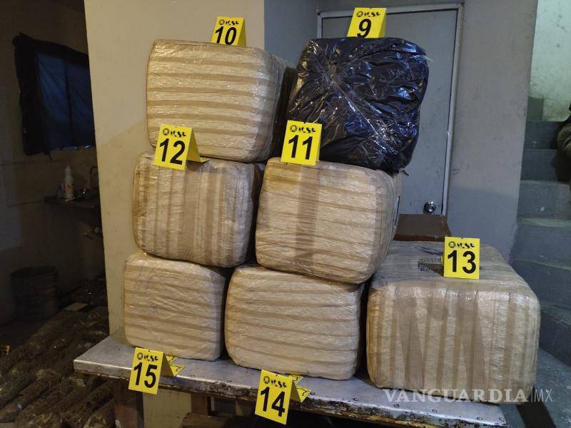 $!Equipo táctico, 250 kilos de droga y un arma, resultado de cateo a dos casas en Juárez