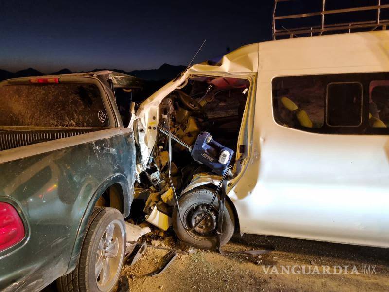 $!Paramédicos tuvieron que utilizar las “quijadas de la vida” para liberar a uno de los conductores.