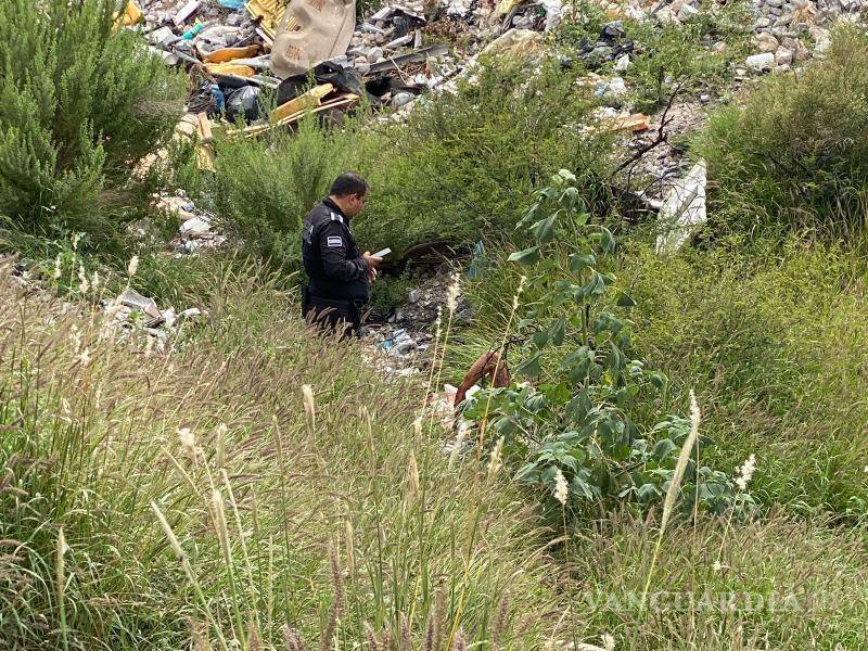 $!El joven fue sometido en un arroyo que conecta las calles Caña Agría con Manzanita, donde recibió golpes hasta quedar inconsciente.
