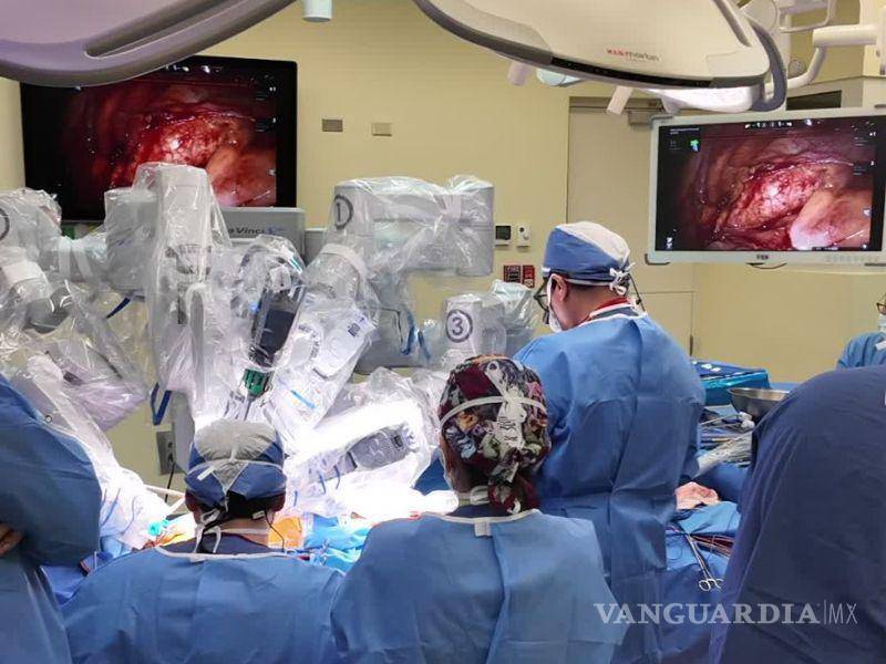 $!Se realiza por primera vez en México cirugía robótica de corazón de la válvula mitral
