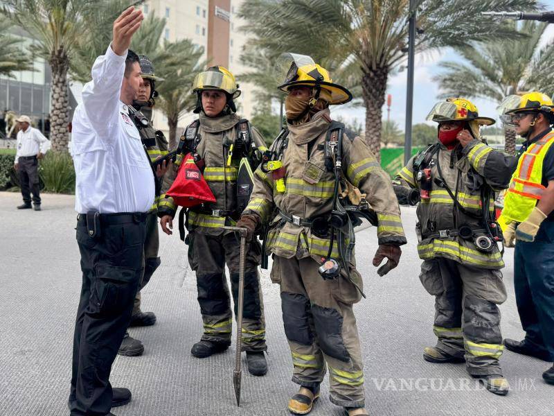 $!El simulacro, que forma parte de los dos ejercicios anuales obligatorios por ley, tuvo como hipótesis un incendio.