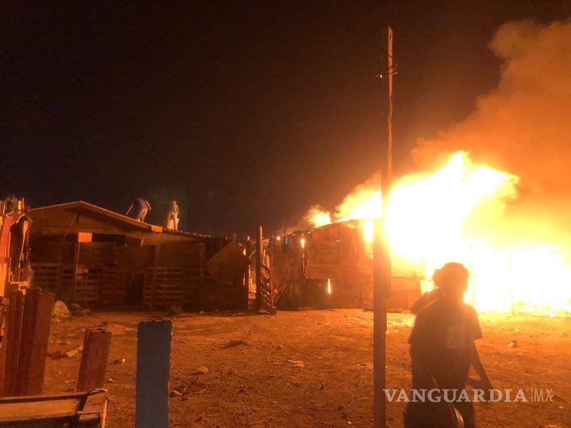 $!Bomberos de Ramos Arizpe y Policía Municipal de Saltillo se dirigieron al lugar de los hechos para tomar el control de la situación.