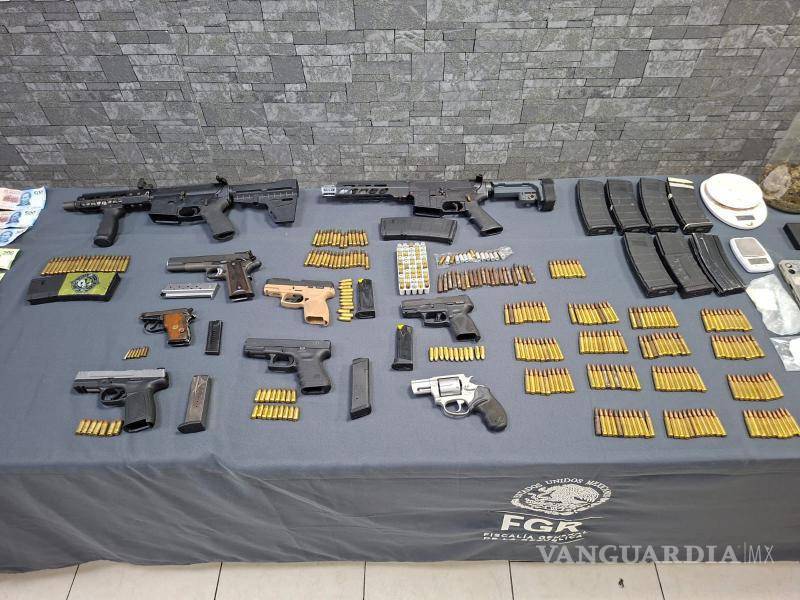 $!Cateos de la FGR dejan dos detenidos, así como el aseguramiento de narcóticos y armas, en NL