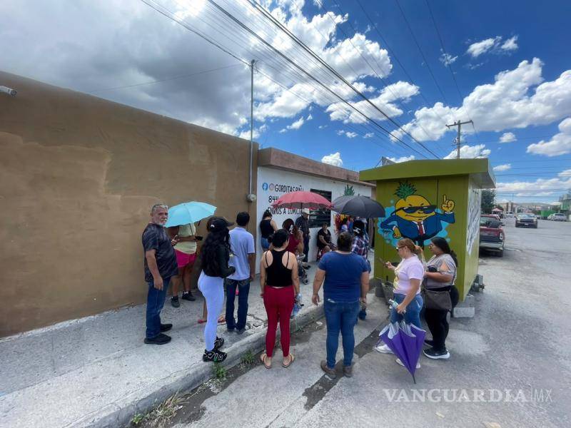 $!Algunas familias han tenido que trasladarse a otras colonias para conseguir agua y realizar sus actividades básicas.