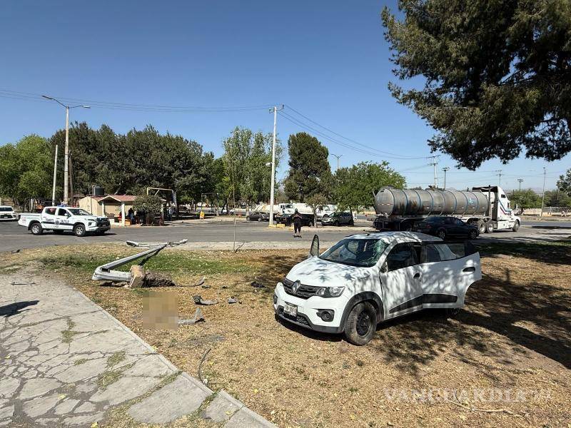 $!Autoridades municipales aseguraron el vehículo y el tráiler, mientras se realizaban las investigaciones.