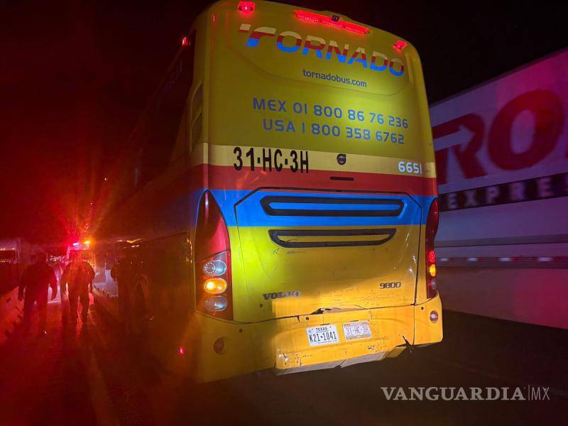 $!Los percances, registrados en los kilómetros 227 y 230, provocaron largas filas y retrasos durante la madrugada.