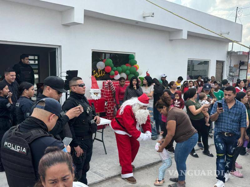 $!Agentes convivieron con infantes de colonias del sector oriente en una jornada de solidaridad navideña.