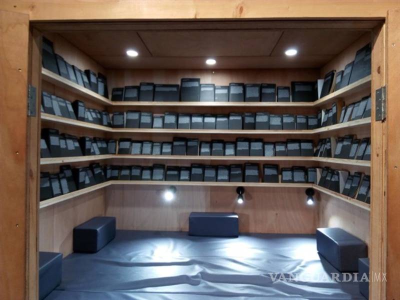 $!Artista española reúne en instalación 200 libros prohibidos en la historia