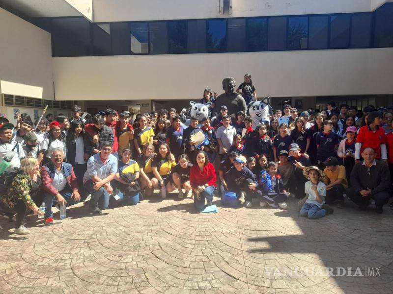 $!Las botargas universitarias animarán el ambiente mientras los pequeños “astronautas” despliegan su ingenio en el concurso de cohetes de la UAdeC.